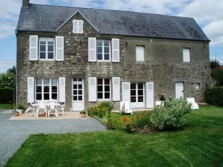 Charmante maison en pierre avec jardin clos et cheminée - Photo 0