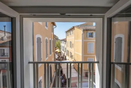 Appartement à L'Isle-sur-la-Sorgue avec vue sur la ville - Photo 0