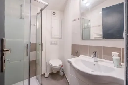 Appartement à L'Isle-sur-la-Sorgue avec vue sur la ville - Photo 5