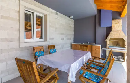 Maison 6 personnes à Bratulici - Photo 1