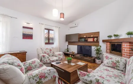 Maison 8 personnes à Banjol - Photo 2