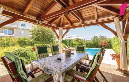 Maison 8 personnes à Banjol - Photo 4