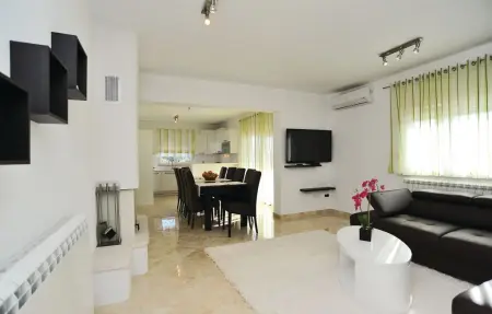 Maison 13 personnes à Pakostane - Photo 1
