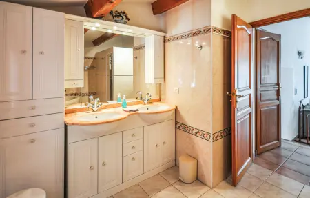 Maison 11 personnes à Ste Anastasie s Issole - Photo 30