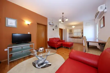 Holiday House Danica, Maison Maslenica avec Vue Mer et Piscine - Photo 2