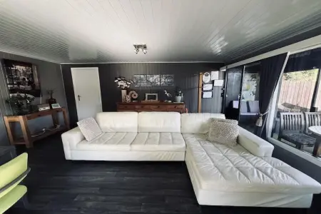 Vijverzicht, Chalet dans un parc avec un étang de pêche - Photo 1