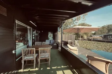 Vijverzicht, Chalet dans un parc avec un étang de pêche - Photo 4