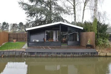 Vijverzicht, Chalet dans un parc avec un étang de pêche - Photo 15