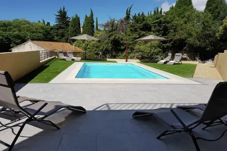 Maison Piscine Village Vue Imprenable, Escapade paisible au bord de la piscine - Photo 1
