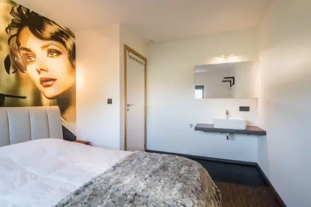 Ard' Cube, Maison à Noiseux avec Piscine Intérieure - Photo 9