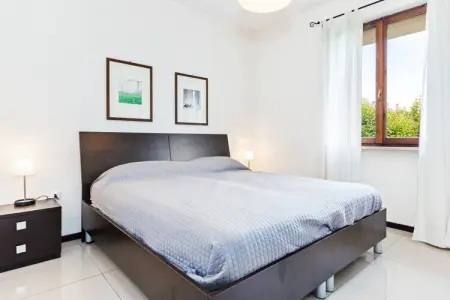 Dugale-Lanzoni, Villa au bord du lac de Garde avec piscine privée, jardin et accès direct au lac - Photo 4