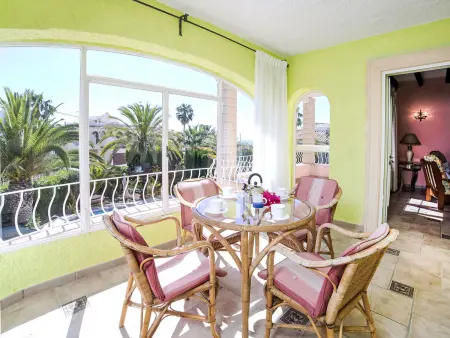 Villa Amber, petit havre de paix au coeur d’un jardin fleuri et ensoleillé - Photo 2