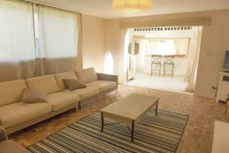 AR19, Maison à Loupia avec piscine privée - Photo 5