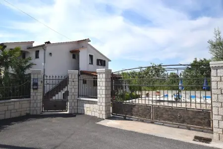 Apartment Angela 2, Charmante villa avec piscine à Zbandaj - Photo 7