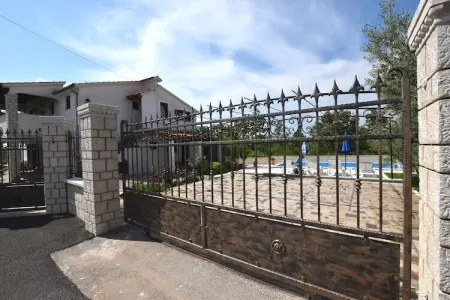 Apartment Angela 2, Charmante villa avec piscine à Zbandaj - Photo 8