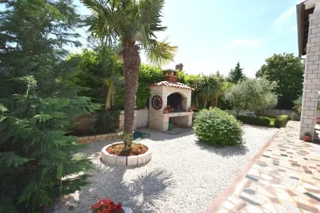 Apartment Angela 2, Charmante villa avec piscine à Zbandaj - Photo 19