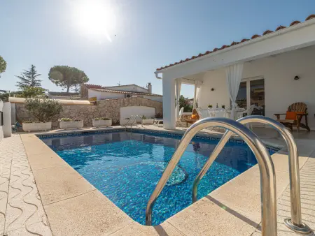 Villa Montgri 322, lumineuse avec piscine et jardin arboré - Photo 12