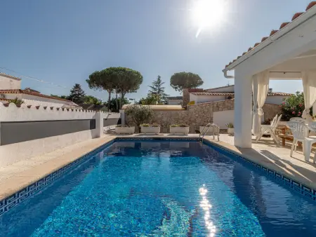 Villa Montgri 322, lumineuse avec piscine et jardin arboré - Photo 14