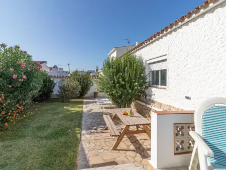 Villa Montgri 322, lumineuse avec piscine et jardin arboré - Photo 15