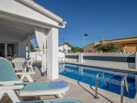 Villa Montgri 322, lumineuse avec piscine et jardin arboré - Photo 16