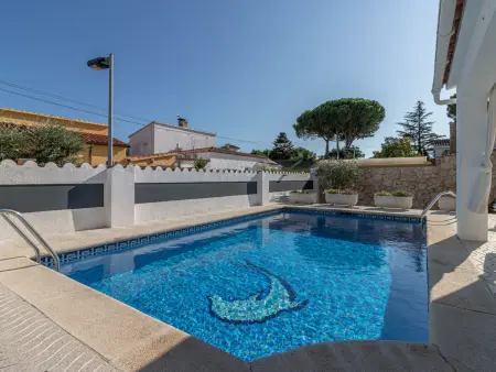 Villa Montgri 322, lumineuse avec piscine et jardin arboré - Photo 18