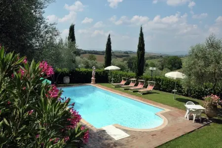 Casale le Capanne, Villa rustique entourée de champs de tournesols - Photo 1