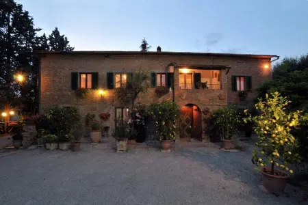 Casale le Capanne, Villa rustique entourée de champs de tournesols - Photo 3
