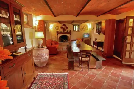 Casale le Capanne, Villa rustique entourée de champs de tournesols - Photo 6