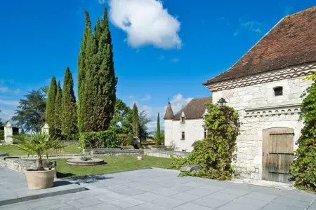 Château la Colombie, Château en Nouvelle-Aquitaine avec piscine & vue - Photo 4