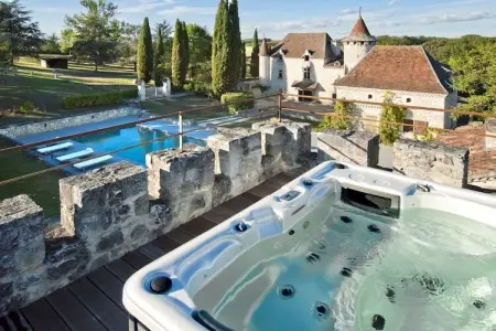 Château la Colombie, Château en Nouvelle-Aquitaine avec piscine & vue - Photo 8