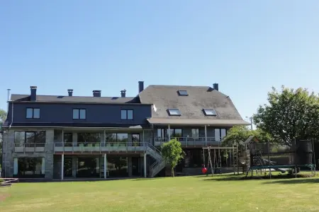 Le Lodge du Lac et piscine, Belle maison de vacances avec piscine privée à Waimes - Photo 1