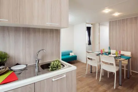 Baia Domizia Villaggio Camping I4, Chalet avec terrasse et piscine - Photo 4