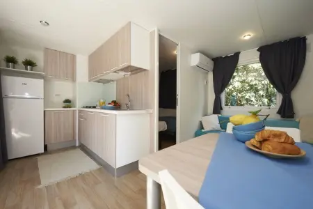 Baia Domizia Villaggio Camping I4, Chalet avec terrasse et piscine - Photo 8