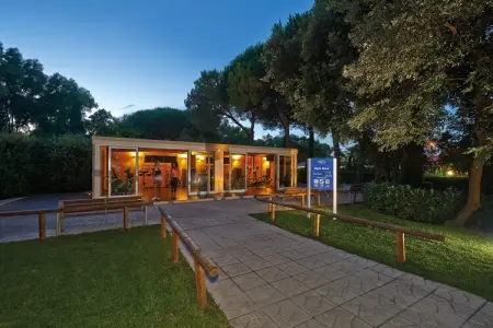 Baia Domizia Villaggio Camping I4, Chalet avec terrasse et piscine - Photo 25