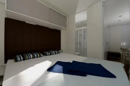 Baia Domizia Villaggio Camping C5, Chalet moderne à Pine Grove - Photo 3