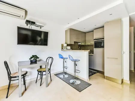 Villa Schneider, Appartement 2 personnes à Cannes - Photo 2