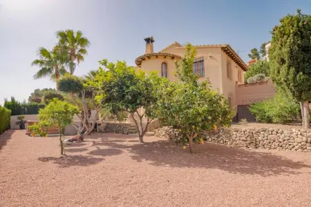 Villa avec vue magnifique, piscine privée, terrasses et beau jardin spacieux - Photo 6