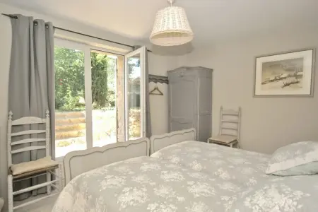 Repos, Charme provençal avec piscine - Photo 10