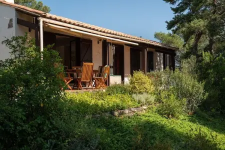 La Tinasse, Villa avec jardin et maison d'hôtes - Photo 4