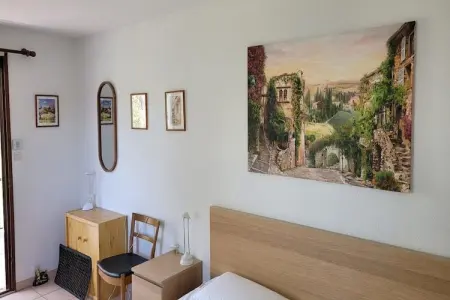 La Tinasse, Villa avec jardin et maison d'hôtes - Photo 15