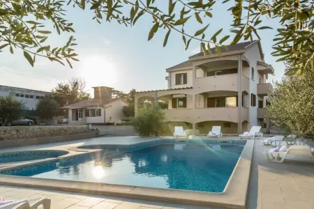 Villa Zlatni Dvori, Villa à Razanac avec Piscine près de Plage - Photo 2