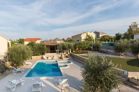 Villa Zlatni Dvori, Villa à Razanac avec Piscine près de Plage - Photo 4
