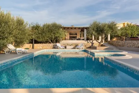 Villa Zlatni Dvori, Villa à Razanac avec Piscine près de Plage - Photo 5