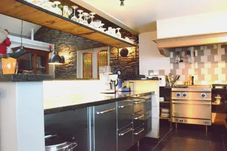Le Fou du Village, Villa avec jacuzzi dans un quartier calme - Photo 12