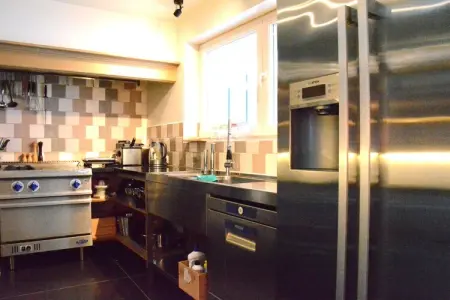 Le Fou du Village, Villa avec jacuzzi dans un quartier calme - Photo 13