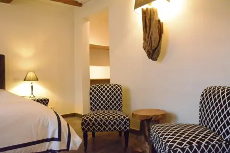 Le Fou du Village, Villa avec jacuzzi dans un quartier calme - Photo 17