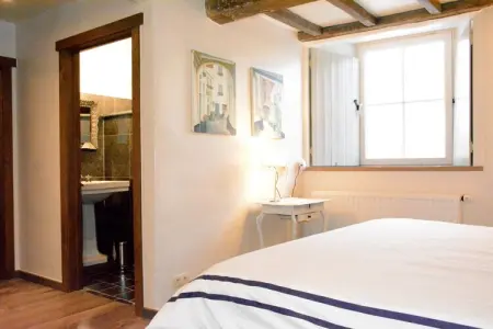 Le Fou du Village, Villa avec jacuzzi dans un quartier calme - Photo 18