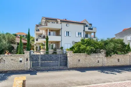 Apartment Kosirina, Appartement à Murter avec vue sur mer - Photo 8