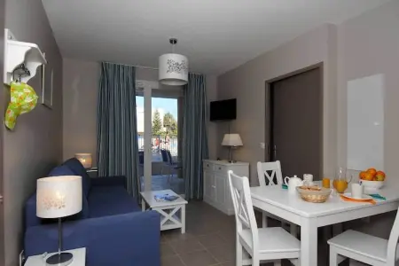 Residence Les Océanides 1, Retraite ensoleillée avec piscine - Photo 15