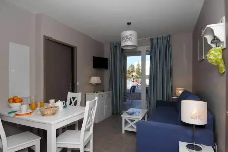 Residence Les Océanides 1, Retraite ensoleillée avec piscine - Photo 16